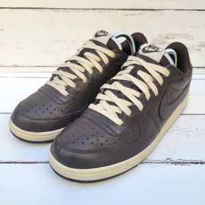 Nike Legend low dark brown men size 9.5